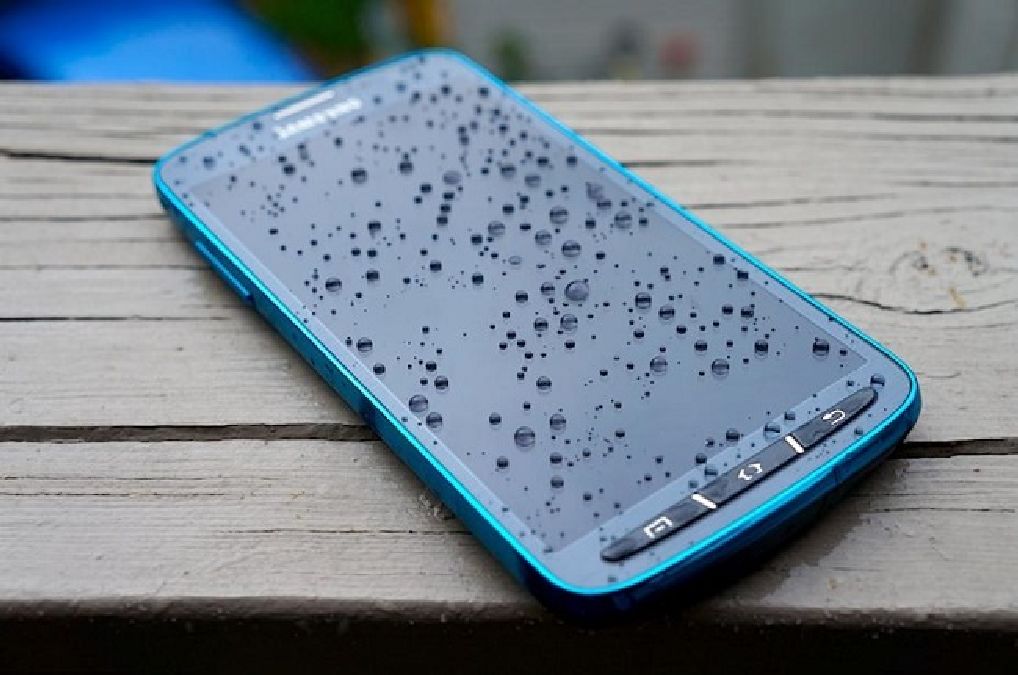 Astuce pour sauver votre smartphone tombé dans l’eau