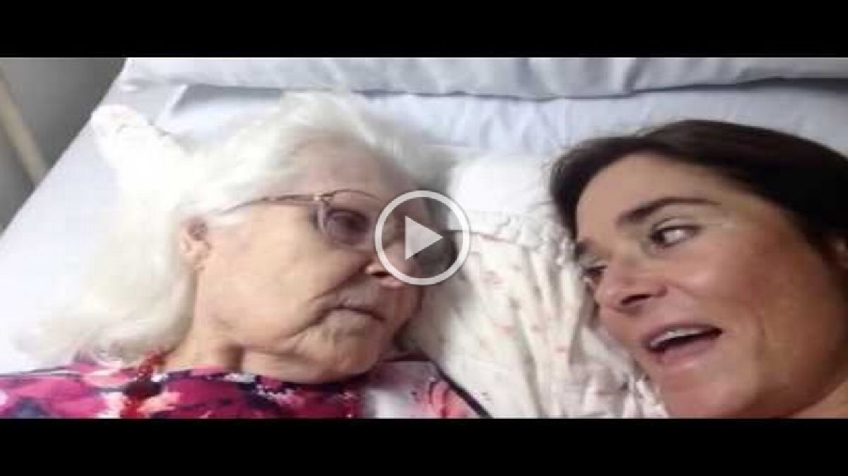 Émouvant:Pendant quelques secondes, cette maman atteinte d’Alzheimer va reconnaitre sa fille