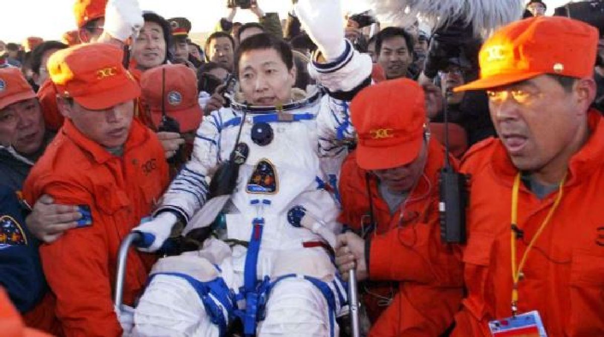 Cet astronaute chinois a entendu qu’on frappait à sa porte dans l’espace Voici l’étrange histoire !!!