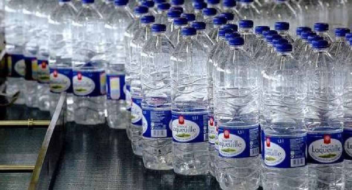 Les bouteilles d’eau en plastique ont été retirées des étagères des supermarchés Biocoop voici pourquoi