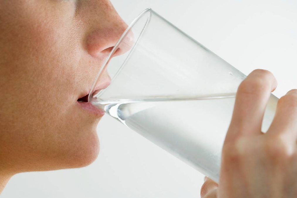Ce qui se passe quand vous buvez 4×160 ml d’eau à jeun pendant 10 à 30 jours