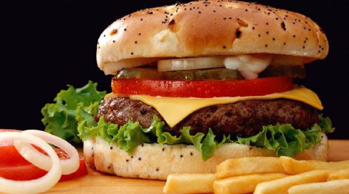 Découvrez ce qui se passe dans votre corps une heure après avoir mangé un hamburger!