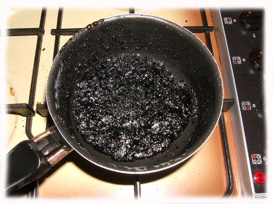 Comment nettoyer le brûlé dans une casserole ?