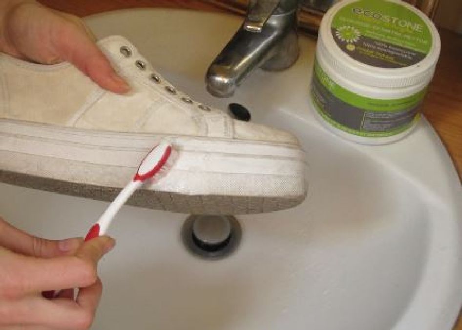 Astuce pour nettoyer vos chaussures blanches !