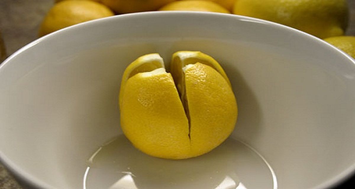 Couper quelques citrons et placer les dans votre chambre – La raison est géniale