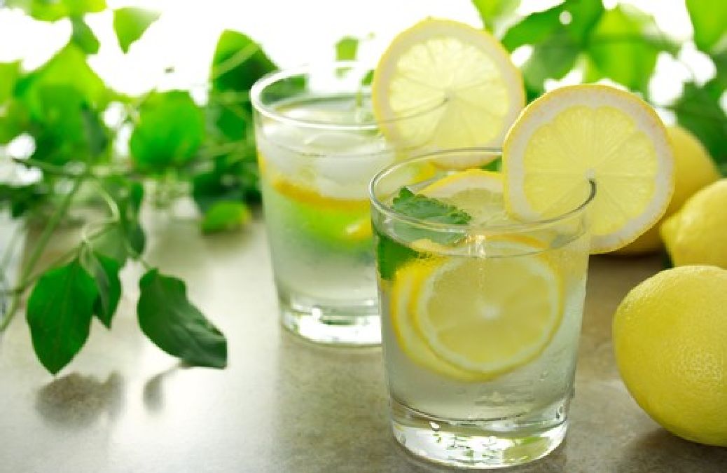 On vous dit que l’eau de citron le matin est bonne pour la santé. Voici ce que l’on ne vous dit pas.