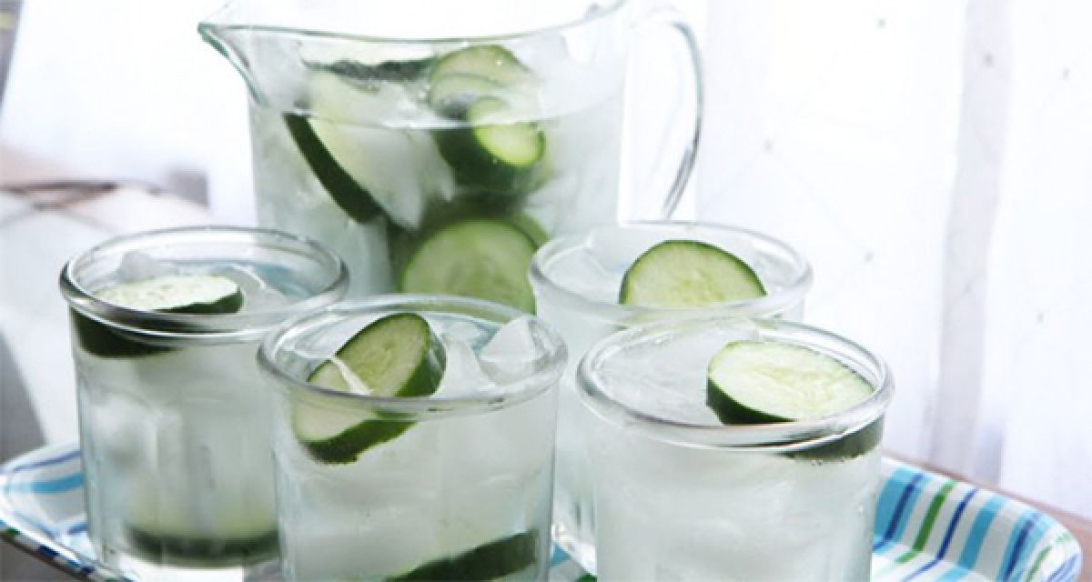 8 Raisons époustouflantes pour boire tous les jours de l’eau de concombre(avec 5 Recettes)