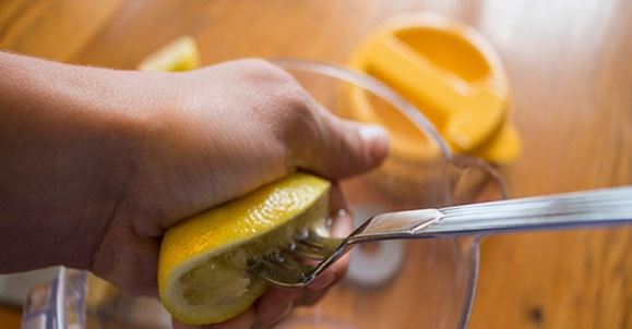 Savez- vous préparer correctement votre eau citronnée du matin ? Vérifions cela !