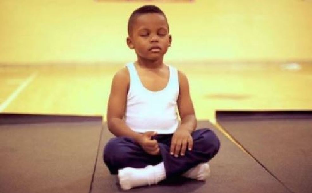 Cette école primaire a remplacé les punitions par des heures de méditation : observez les changements sur les enfants