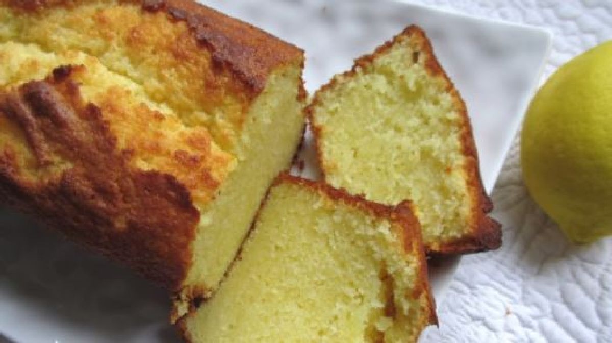 Une recette de gâteau fondant, sans beurre, à la texture humide et parfumé au citron !