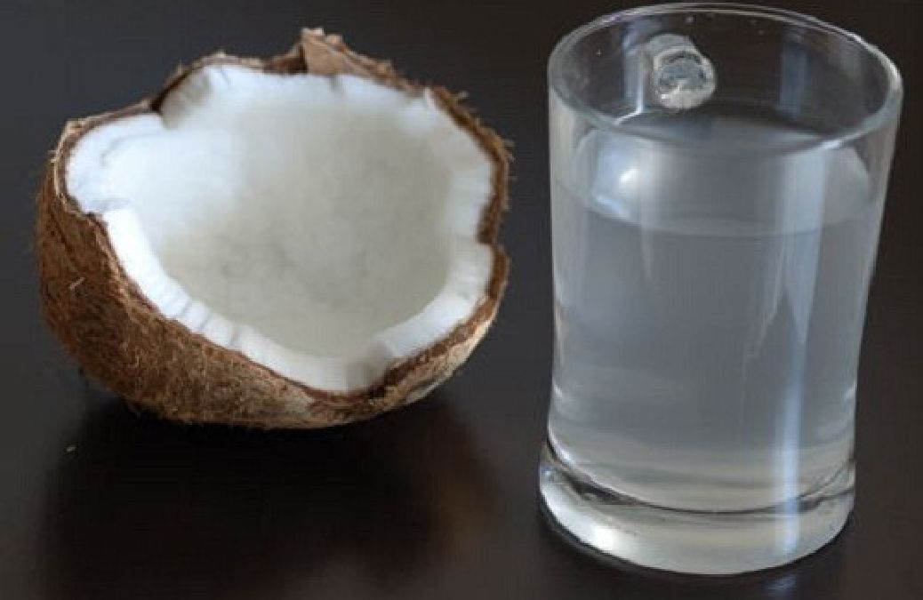 5  bonnes raisons de boire de l’eau de noix de coco