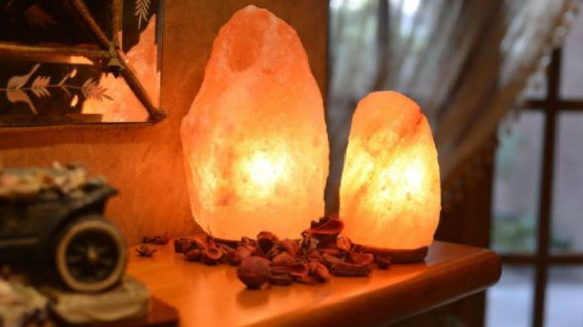 3 effets étonnantes qui se produisent lorsque vous mettez une lampe de sel d’Himalaya dans votre chambre !