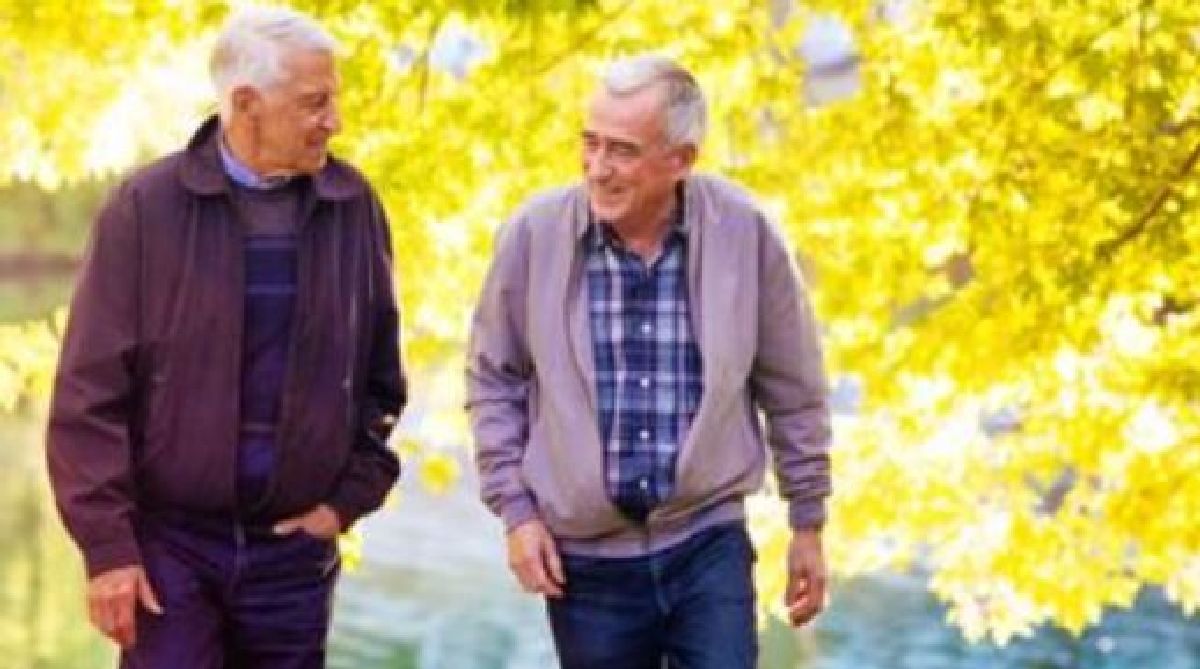 Les personnes âgées qui sortaient le moins avaient plus de risque de contracter des maladies chroniques !