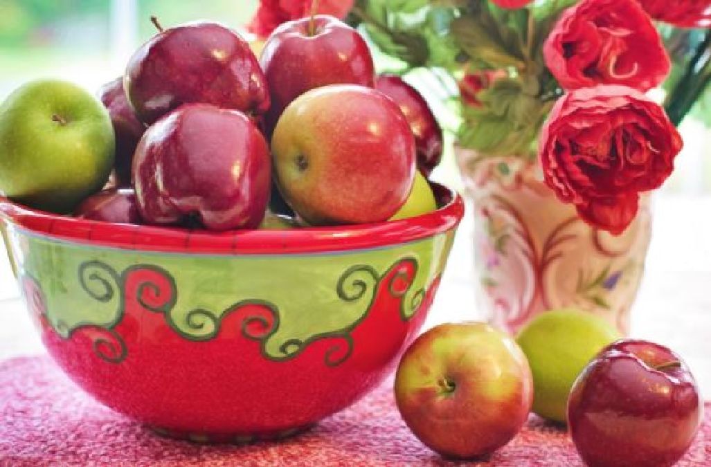 Consommer des pommes et des tomates serait bénéfique pour le souffle des fumeurs