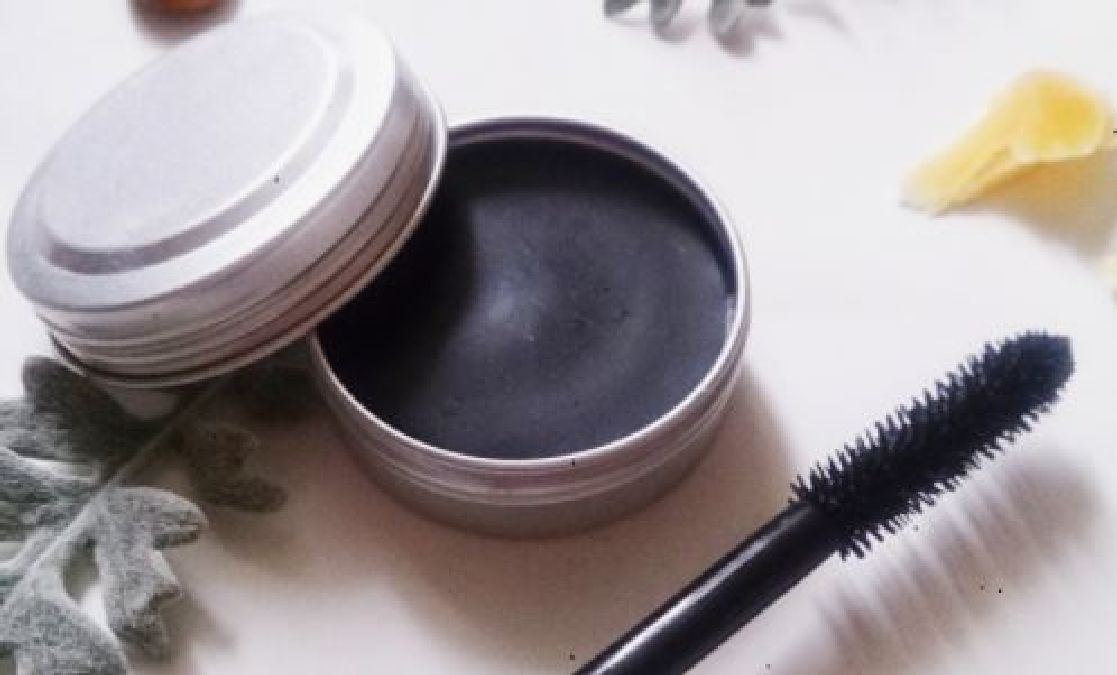 Votre mascara est plein de métaux toxiques! Utilisez ces 4 ingrédients pour faire un mascara moins cher et naturel