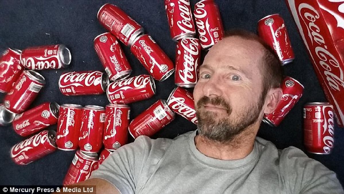 Un homme boit 10 cannettes de coke pendant un mois, Le résultat est très étonnant.