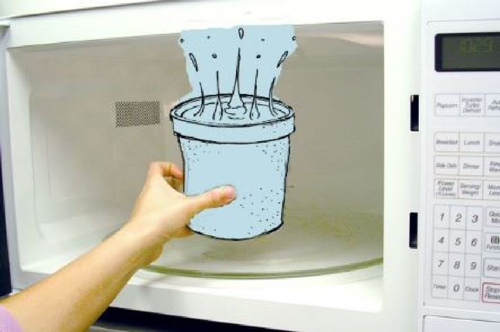 Ne faites plus bouillir l’eau dans la micro-onde voici ce que vous risquez !