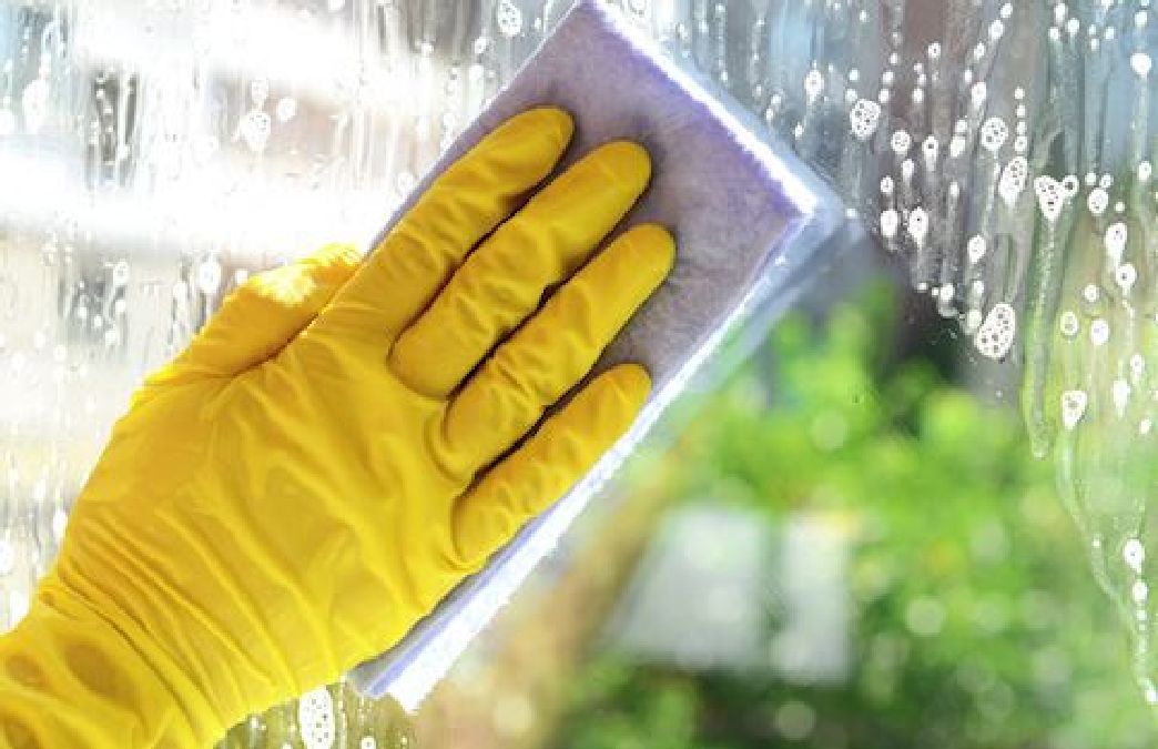 Recette pour un nettoyage économique et efficace de vos vitres!