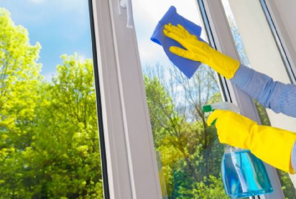 Cette astuce vous permettra de nettoyer vos vitres sans aucun effort