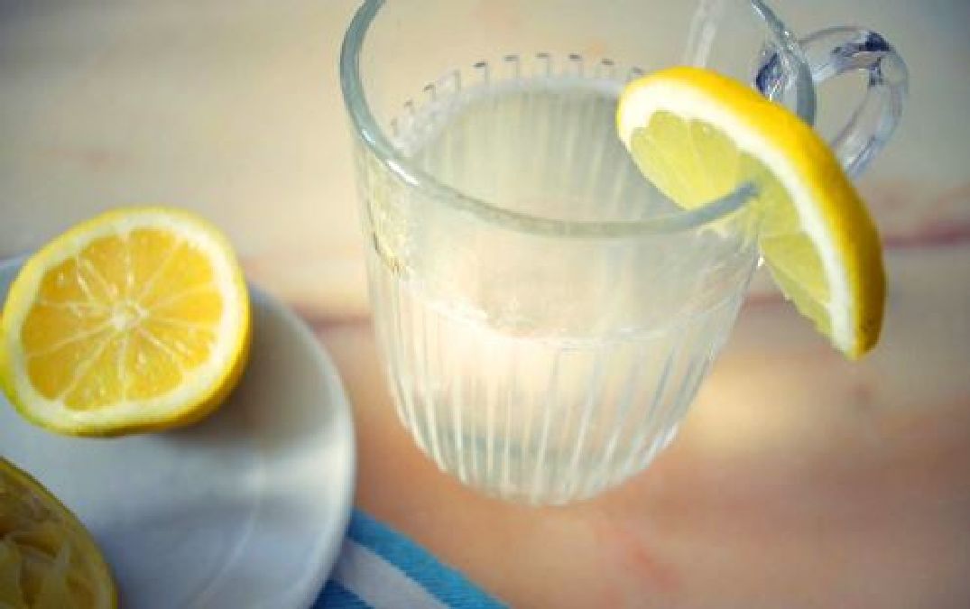 Boire de l’eau avec du citron tout les matins : l’erreur que tous le monde fait