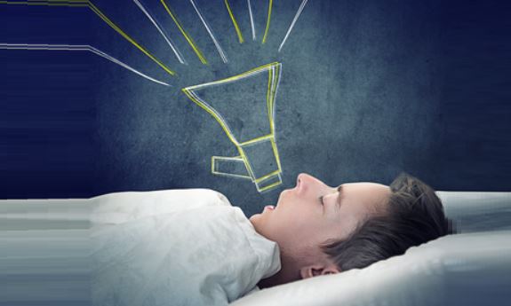 Est-il dangereux de parler en dormant ?