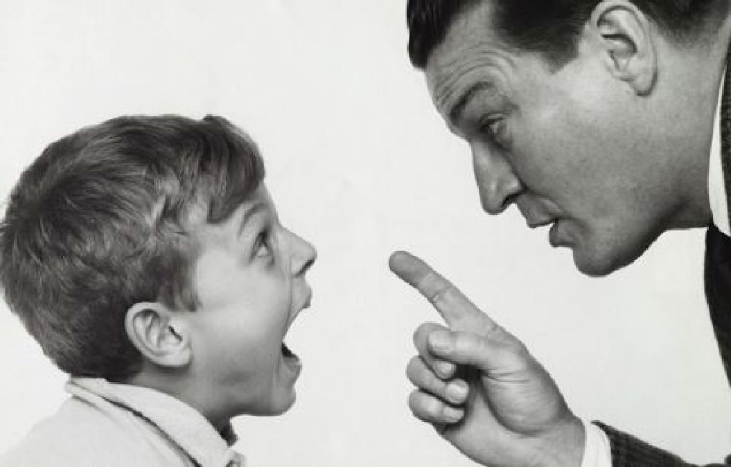 5 phrases à ne jamais prononcer quand vous parlez à votre enfant !
