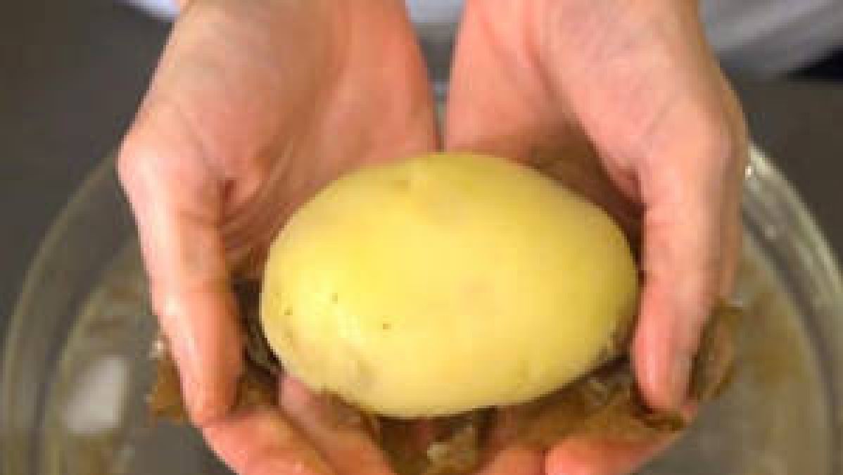 Astuce pour éplucher sans effort les pommes de terre
