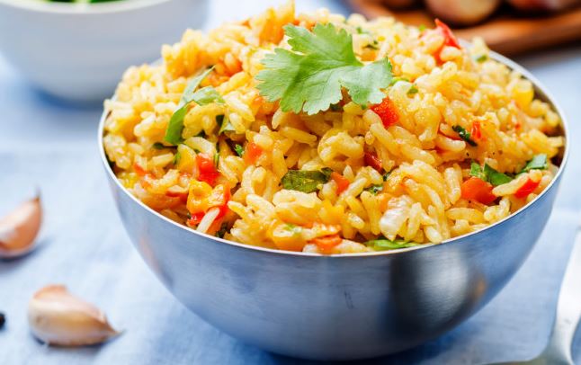 Régalez-vous avec ce riz de légumes aux épices: idéale pour les végétariens.