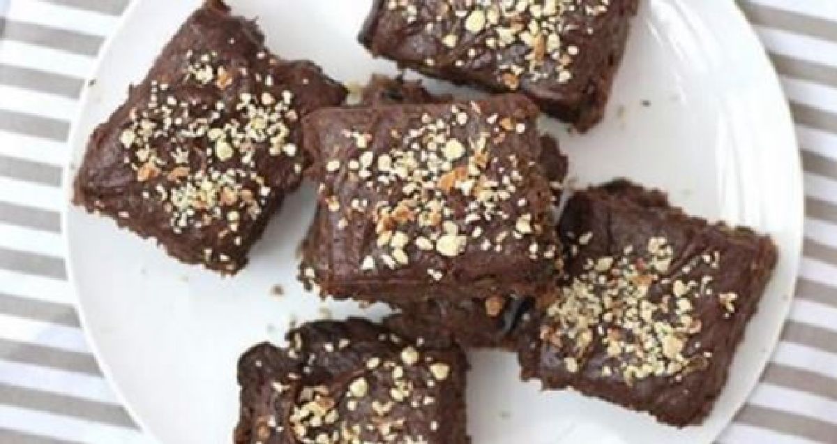 Comment faire des brownies moelleux et délicieux avec des dates et des courgettes au lieu du sucre et de la farine