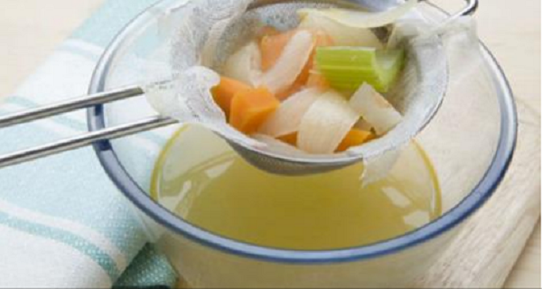 La soupe qui prévient et guérit grippe et rhume : découvrez la recette !