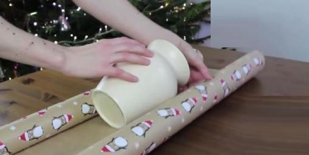 Sa technique pour emballer un cadeau sans boite, est parfaite  sans utiliser de boites